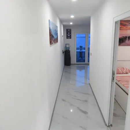 Apartment Luka 1 *